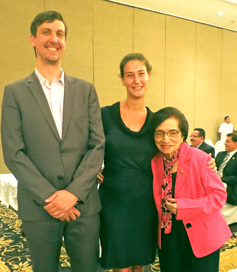 Jason Gaser (left) and Dorien Faber (center) represented La Isla Foundation at the release celebration for the May MEDICC Review in El Salvador. They’re pictured here with Salvadoran Health Minister Dr. María Isabel Rodríguez (right).